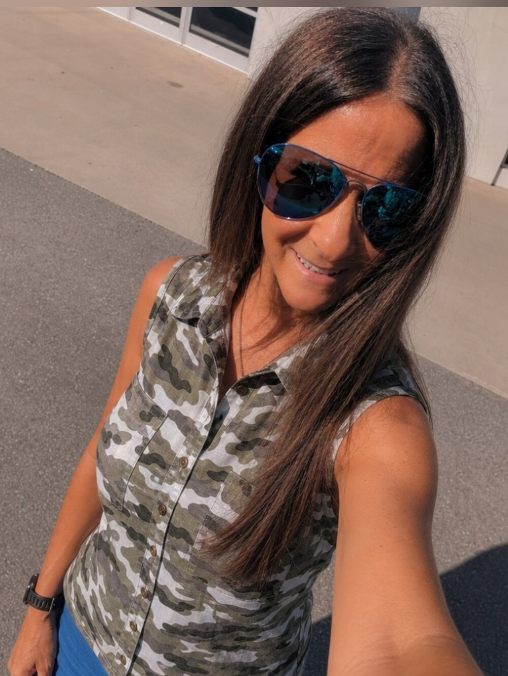 Sleeveless Camo Button-Front Shirt - Olive Green